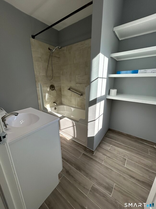 Photo - 162 Davenport St