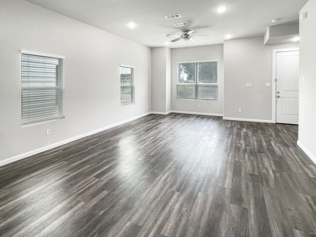 Photo - 3215 Chenault St