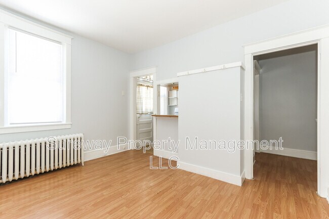 Photo - 139 E Plumstead Ave Unit B
