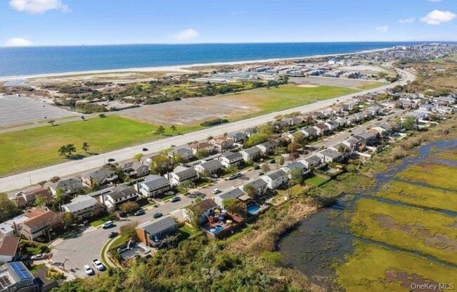 Building Photo - 821 Channel Rd