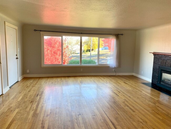 Photo - Beacon Hill 3 bedroom, 2 bath. 1 car garage with large storage loft.