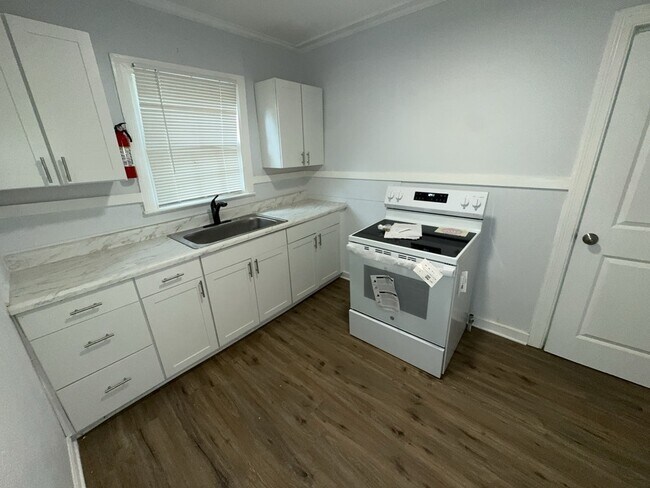 Photo - 1857 Westover St