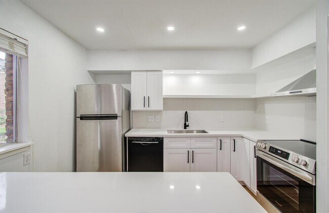 Photo - 4040 San Felipe St Unidad 125 Rental