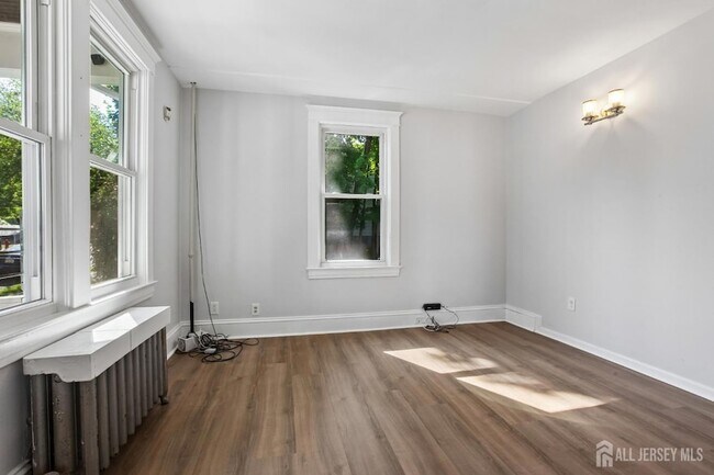 10 Handy St