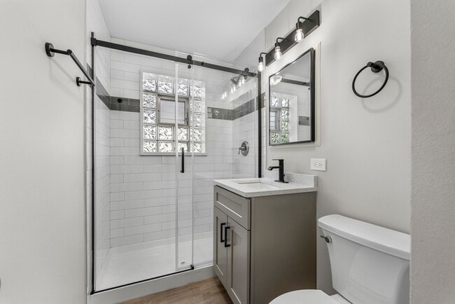 Photo - 740 E North Broadway St