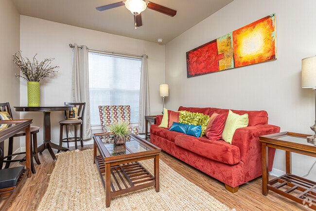2BR, 2BA - 803SF