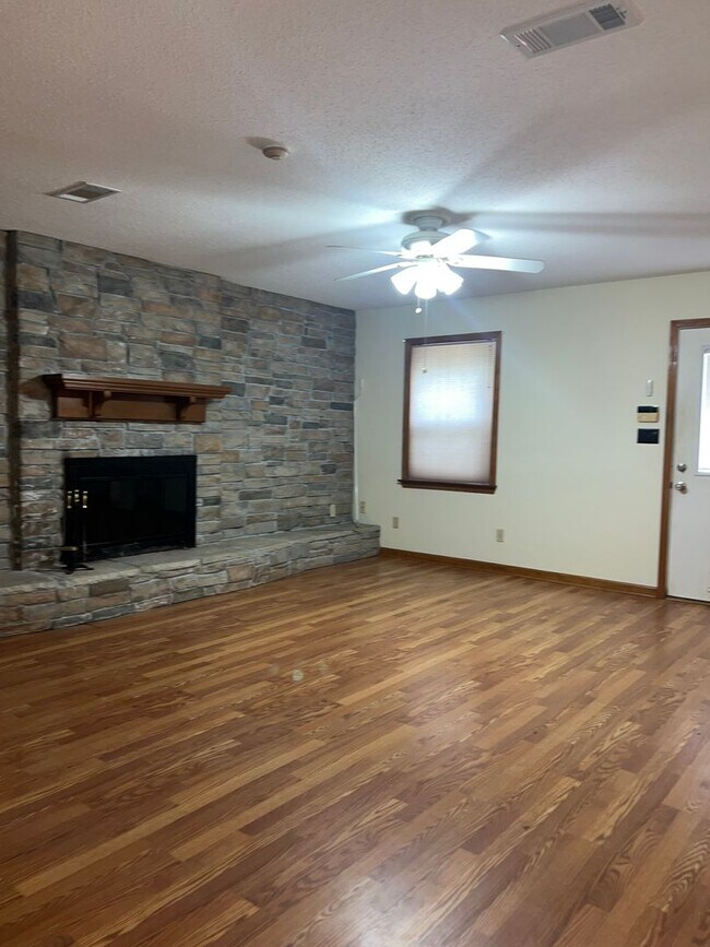 Photo - 1245 Tecumseh Ct