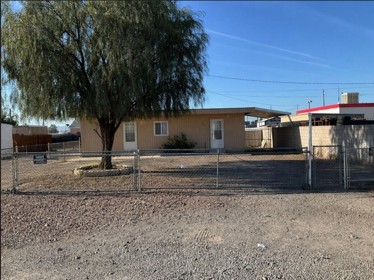 Cozy 1-Bedroom Retreat with Spacious Yard & Open Living Layout * COMING SOON * - Cozy 1-Bedroom Retreat with Spacious Yard & Open Living Layout * COMING SOON *