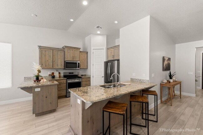 Photo - Gorgeous 3 Bedroom home!
