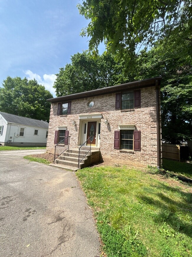 Photo - 418 Lyndon Ln