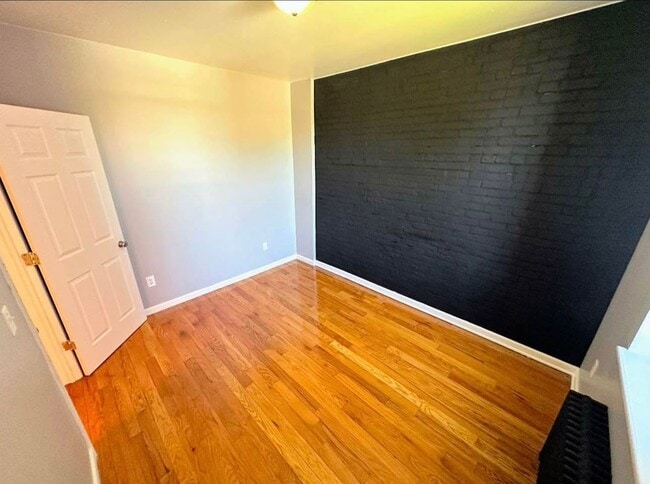 Building Photo - 366 4th Ave Rental