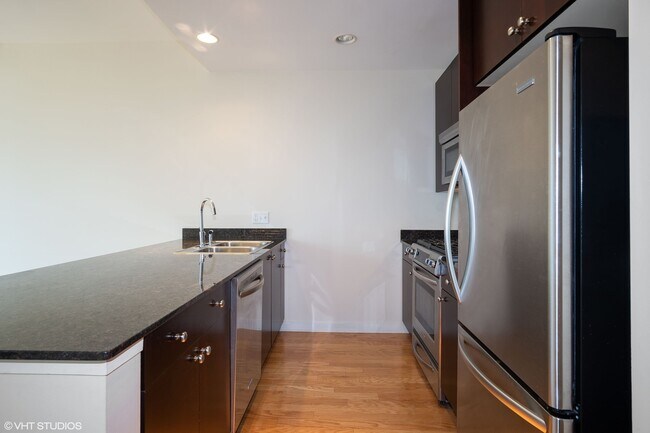 303 W Ohio St Unit 2004