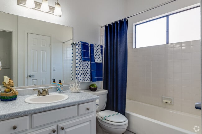 2 BR, 2 BA - 1,032 SF