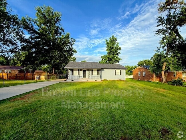 Building Photo - 462 S Heckle Blvd Rental