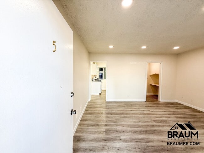 Photo - 15546 Vanowen St Unidad 5