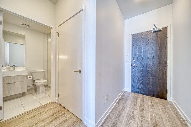 Photo - 200 Sackville St