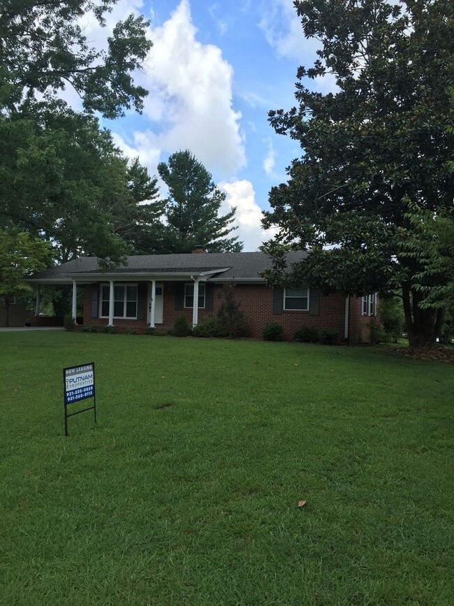Building Photo - 1218 W White Oak Dr