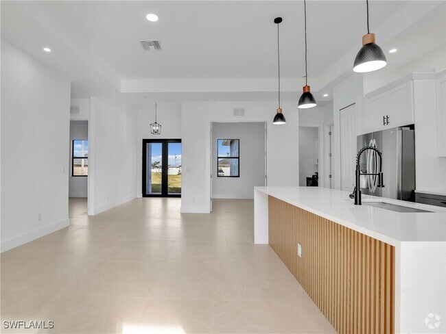 Building Photo - 2405 NW 9th Pl Rental