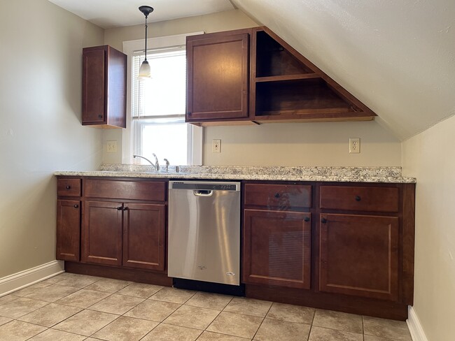 Building Photo - 319 E Rosedale Ave Unit UPPER Rental