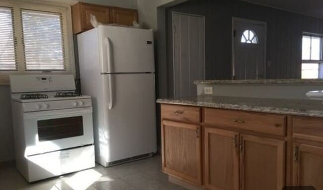 Photo - 7425 Lake St