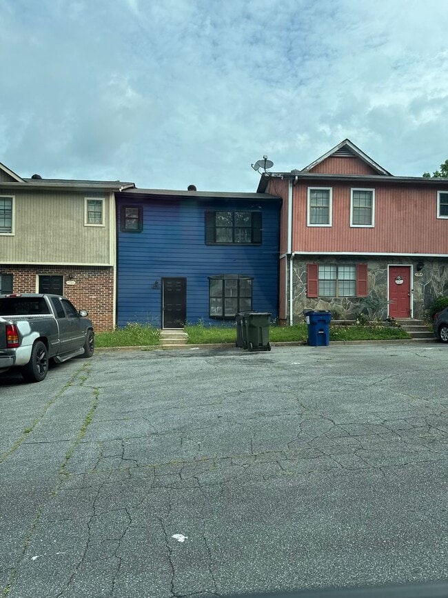 Building Photo - 2 Bedroom 2.5 Bath Townhome in Austell!