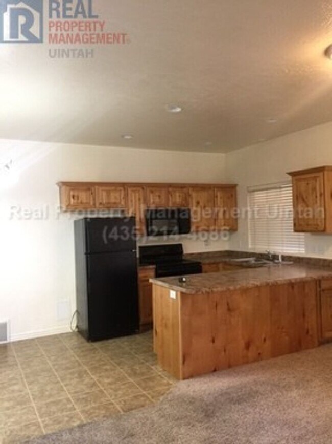 Photo - 3 Bed 2.5 Bath Townhome in Split Mountain.