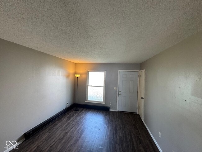 102 S Bradner Ave