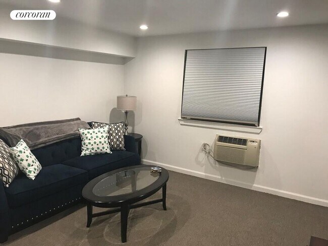 Photo - 211 Thompson St