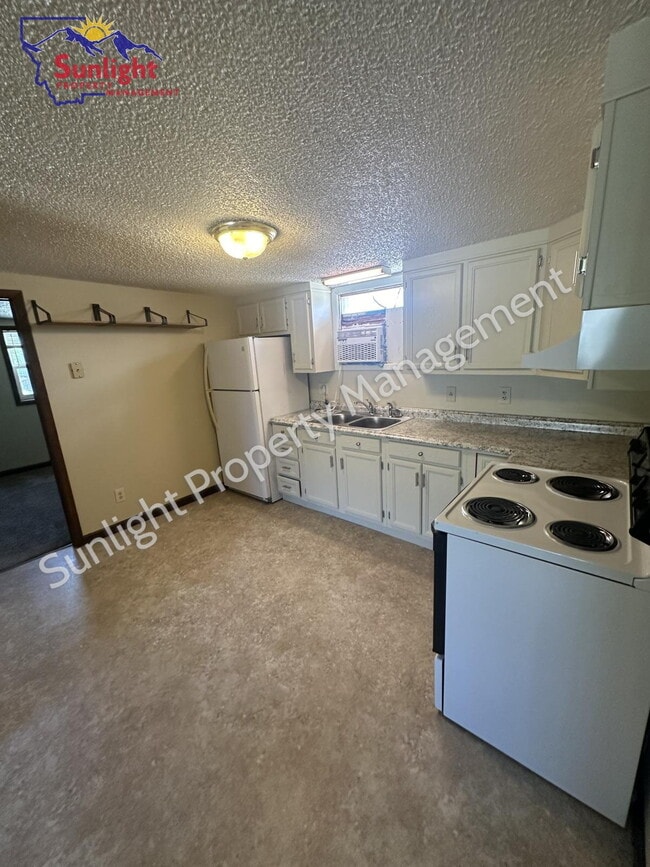 Building Photo - 302 E 1st St Unit # 2