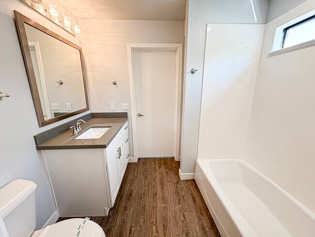 Photo - 1645 E Cheery Lynn Rd Unidad 11