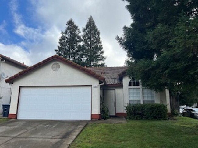 BEAUTIFUL 3 BEDROOM HOME IN CITRUS HEIGHTS! - BEAUTIFUL 3 BEDROOM HOME IN CITRUS HEIGHTS!