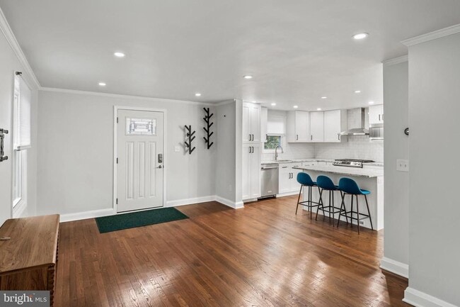 Photo - 5911 Brackenridge Ave