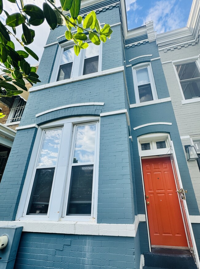 Building Photo - 1332 E St NE Rental