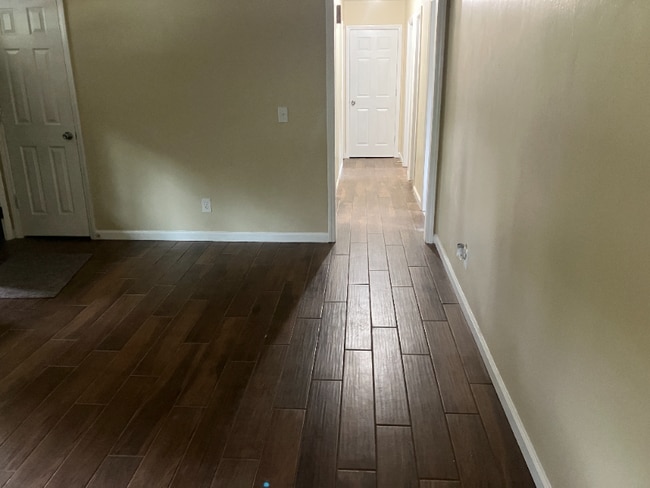 Photo - 209 Antoinette Dr