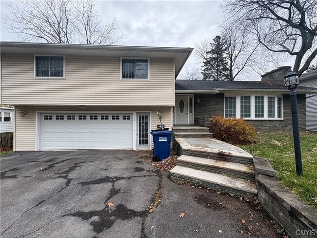 Building Photo - 215 Locksley Rd