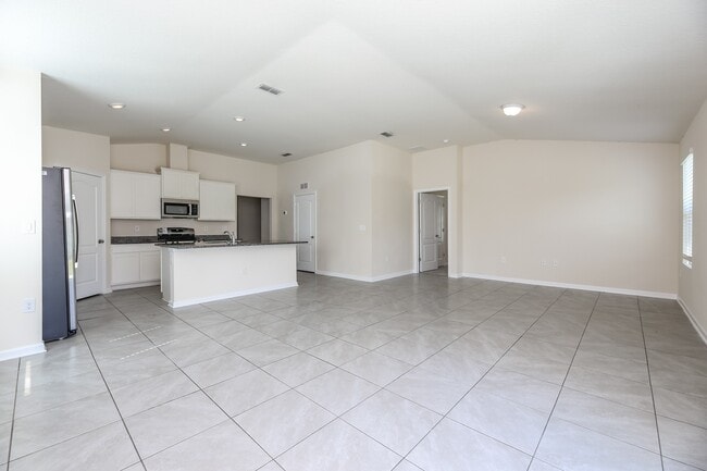 Photo - 86269 Express Ct