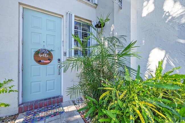 Photo - 2922 Port Royale Ln S