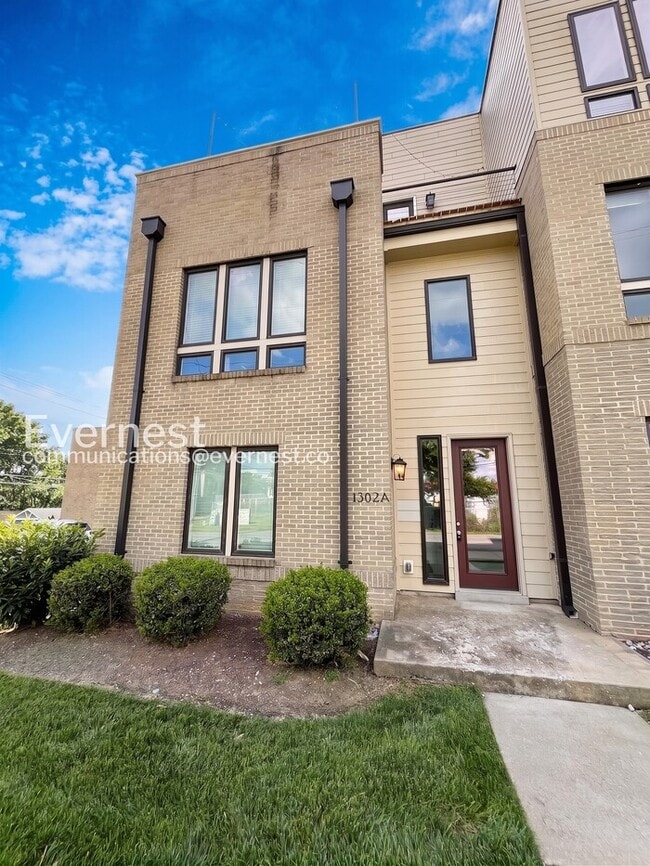 Building Photo - Spacious 3-Bed/3.5 Bath Townhome/ Available Soon!