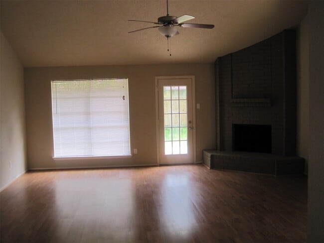 Photo - 6822 Harpers Dr
