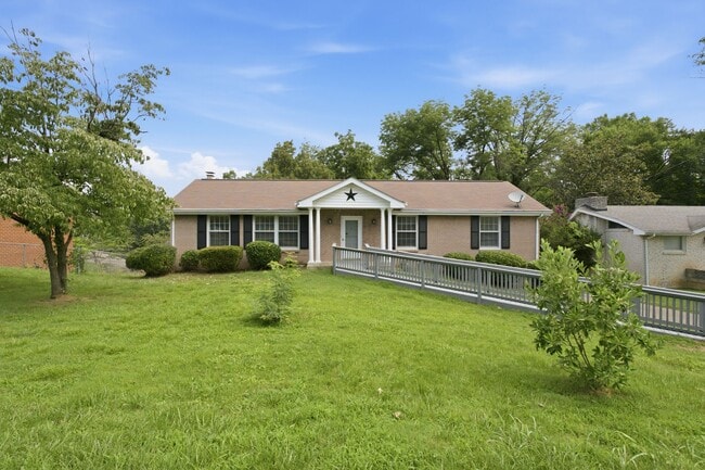 Photo - 2614 Edge O Lake Dr