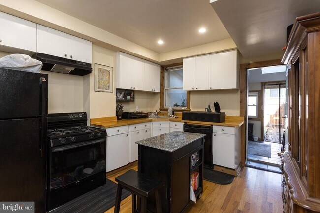 Photo - 2929 Miles Ave