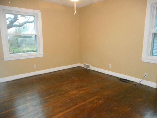 Photo - 4+ Bedroom Home Located Near UofL Campus