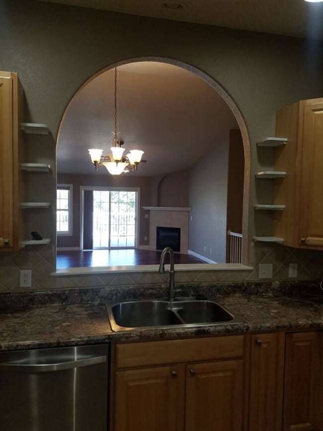 Photo - Beautiful Townhouse with Magnificent City Views.