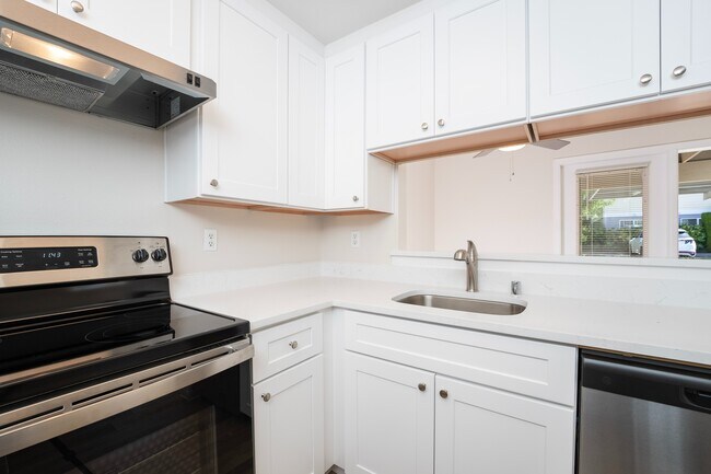1x1 D Kitchen l Apartments for Rent in Tacoma, WA l Fircrest Gardens Apartments