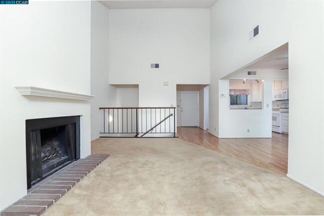 Photo - 3 bedroom 2.5 bathroom townhome w/ 1 car garage in desirable Pleasant Hill neighborhood.