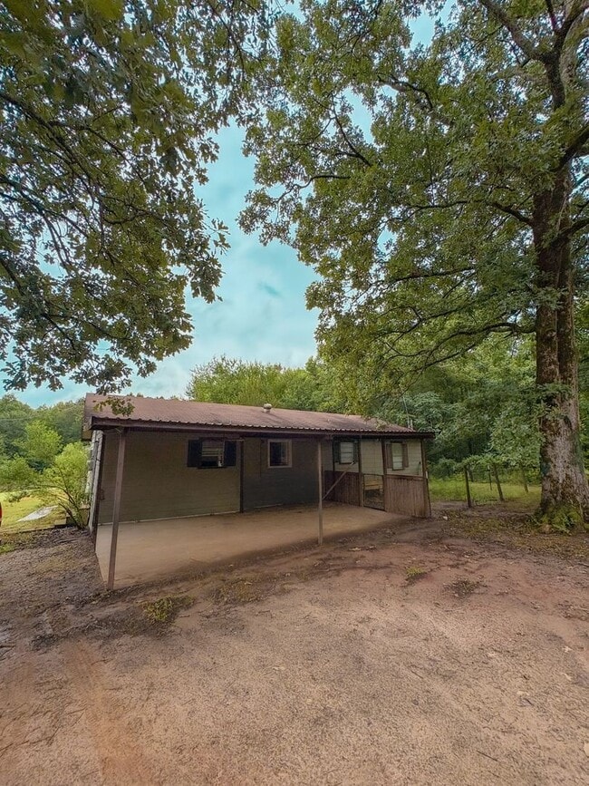 Building Photo - 3bedroom home with Large yard and Shop