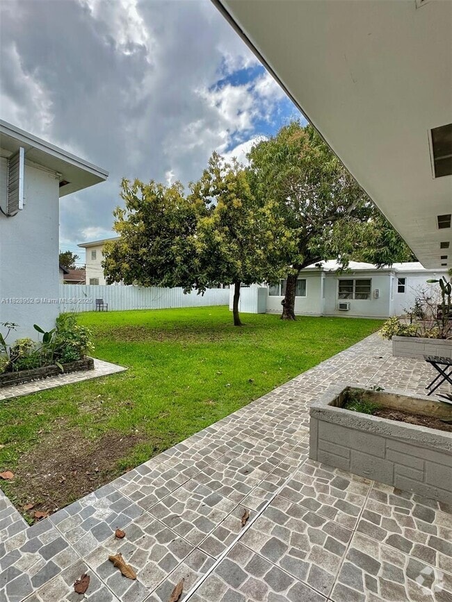 Building Photo - 62 NE 78th St Unit 4 Rental
