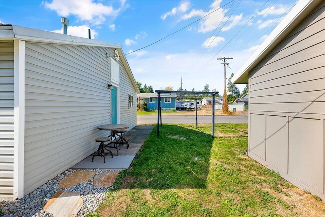 Photo - 1101 E Stiner Ave