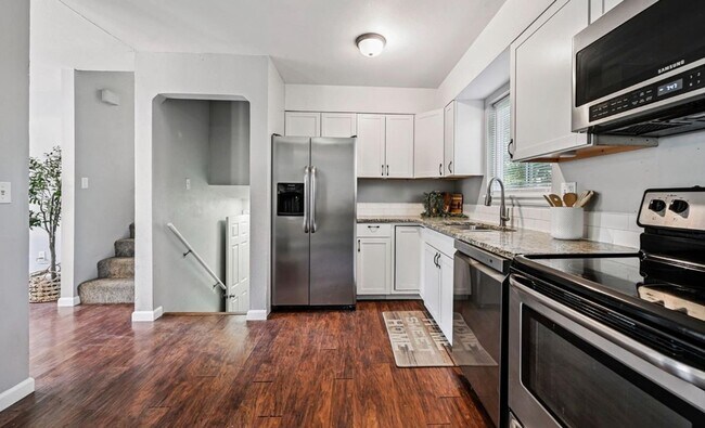 Photo - Beautiful 3 Bed, 2 Bath Split-Level Home w...