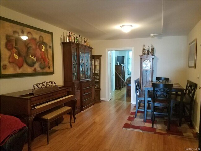 Photo - 21 N Broadway